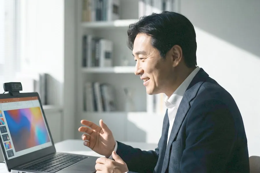 온라인 강의를 진행하는 강사